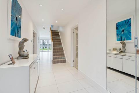 5 bedroom detached house to rent, Highfield Way, Rickmansworth