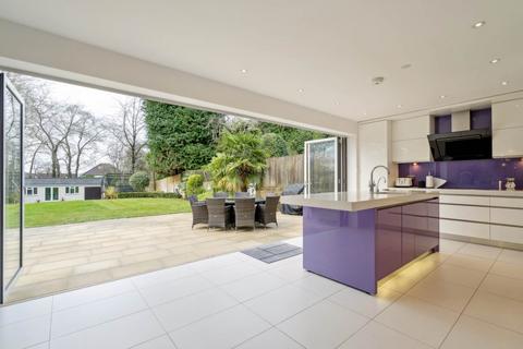 5 bedroom detached house to rent, Highfield Way, Rickmansworth