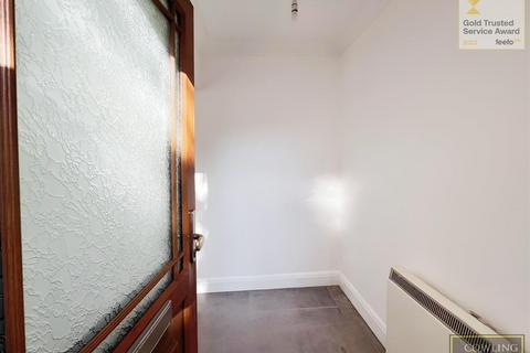 2 bedroom property to rent, Hodgson Way, Wickford