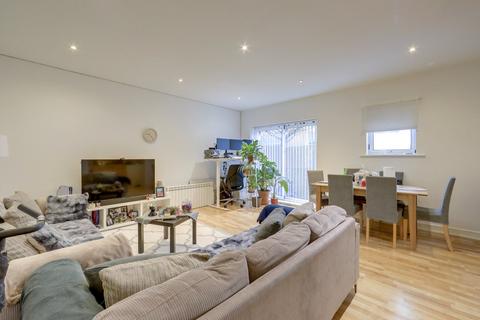 2 bedroom flat for sale, Desvignes Drive, Hither Green, London, SE13