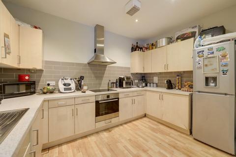 2 bedroom flat for sale, Desvignes Drive, Hither Green, London, SE13