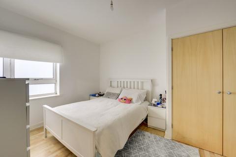 2 bedroom flat for sale, Desvignes Drive, Hither Green, London, SE13