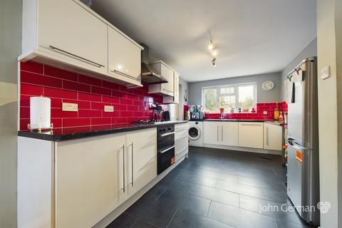 8 Bamford Grove, Uttoxeter, ST14 5NS
