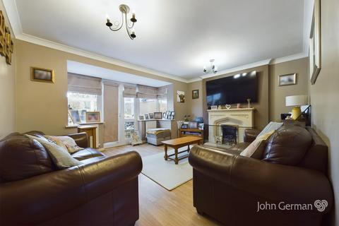 8 Bamford Grove, Uttoxeter, ST14 5NS