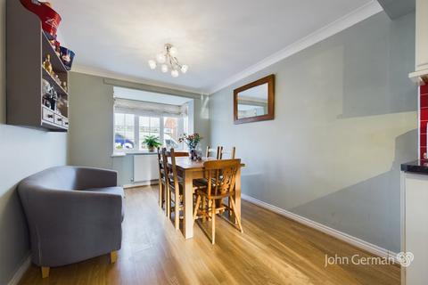 8 Bamford Grove, Uttoxeter, ST14 5NS
