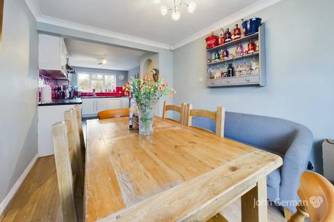 8 Bamford Grove, Uttoxeter, ST14 5NS