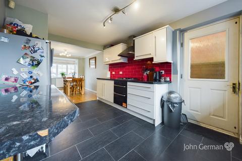 8 Bamford Grove, Uttoxeter, ST14 5NS