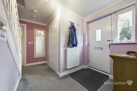 17 Russell Close, Uttoxeter, ST14 8HZ