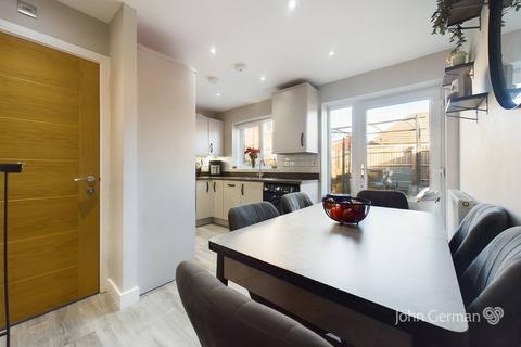 2 bedroom end of terrace house for sale, Pembroke Way, Burton-on-Trent