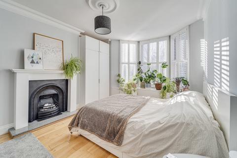 2 bedroom apartment for sale, Denton Road, Crouch End N8