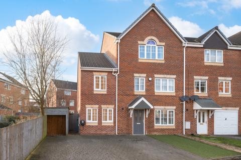 5 bedroom townhouse for sale, Aspen Close, Gomersal