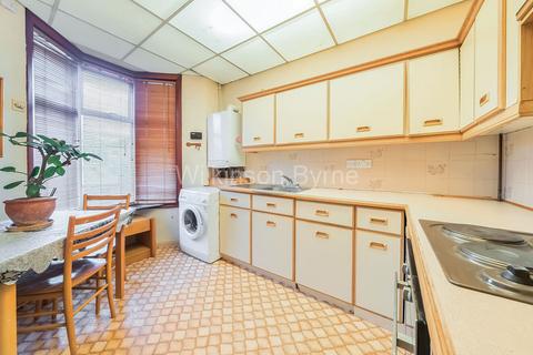 2 bedroom apartment for sale, Caversham Avenue, Palmers Green N13