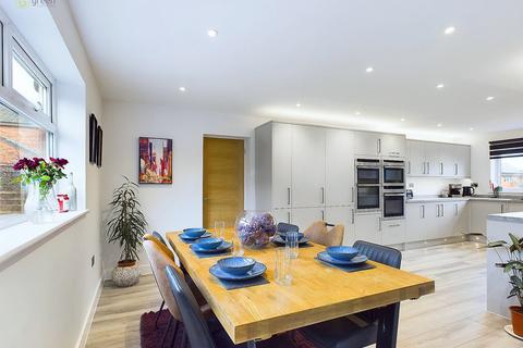 1 Carters Close, Sutton Coldfield, B76 2TE