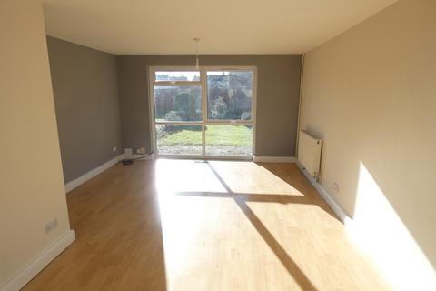 3 bedroom terraced house to rent, Totnes Close, Bedford