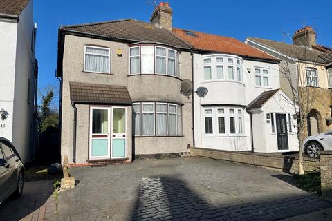 45 Marshalls Drive, Romford, RM1 4JR