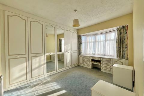 45 Marshalls Drive, Romford, RM1 4JR
