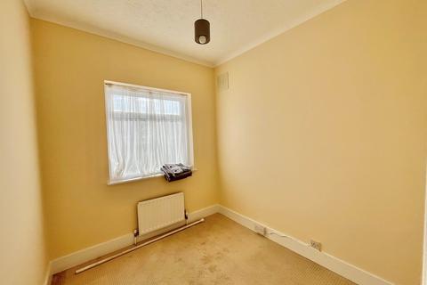 45 Marshalls Drive, Romford, RM1 4JR