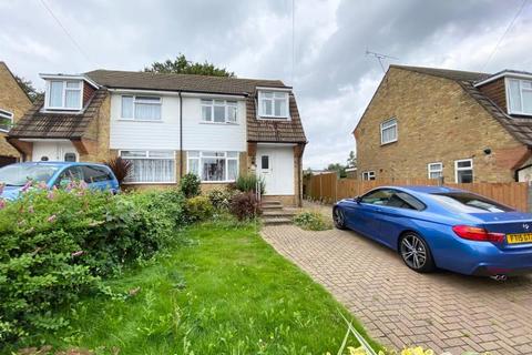 3 bedroom terraced house to rent, Northwood Avenue, Knaphill GU21