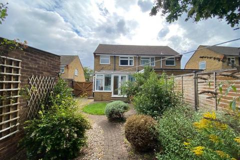 3 bedroom terraced house to rent, Northwood Avenue, Knaphill GU21