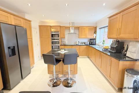 4 bedroom house for sale, Lodge Crescent, Waltham Cross