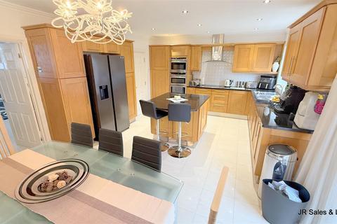 4 bedroom house for sale, Lodge Crescent, Waltham Cross