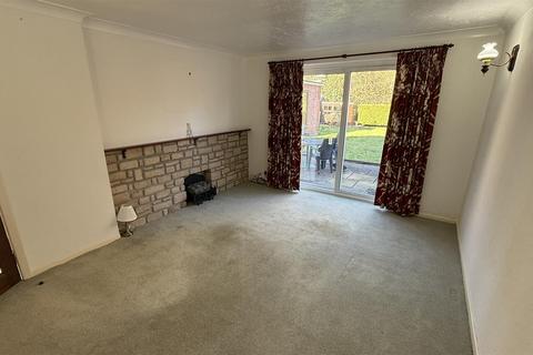 2 bedroom detached bungalow to rent, Brookside Crescent, Cuffley