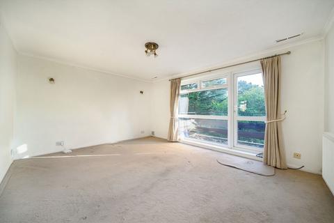 2 bedroom flat to rent, Brockley Combe, Weybridge KT13