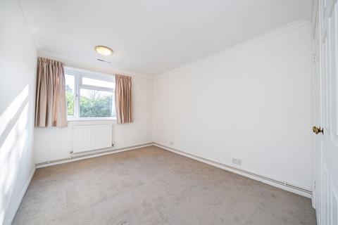 2 bedroom flat to rent, Brockley Combe, Weybridge KT13