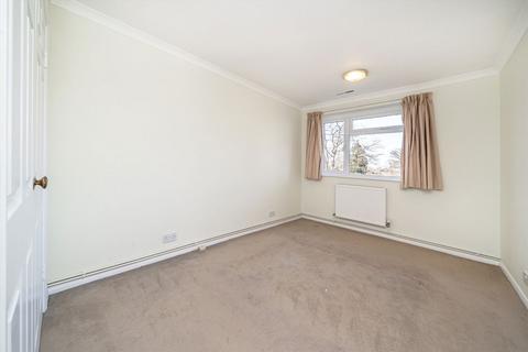 2 bedroom flat to rent, Brockley Combe, Weybridge KT13