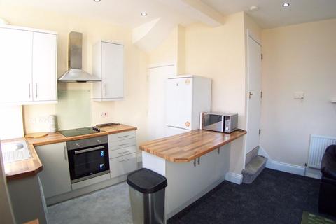 3 bedroom terraced house to rent, Beechwood Mount, Leeds