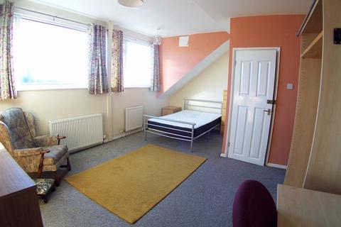 3 bedroom terraced house to rent, Beechwood Mount, Leeds