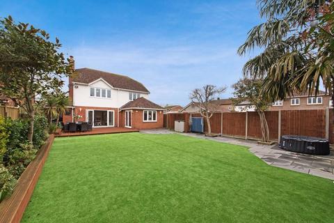 4 bedroom detached house for sale, Derby Road, Hoddesdon