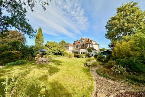 5 The Crescent, Bexley, DA5 3DD