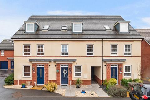 4 bedroom townhouse for sale, Grimsthorpe Avenue, Barton Seagrave, NN15