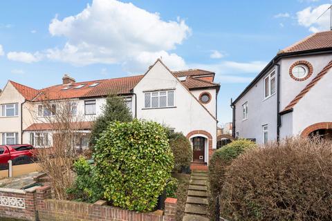 26 Hartfield Road, Chessington, KT9 2PW