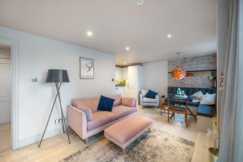 1 bedroom apartment to rent, Smugglers Way, London SW18