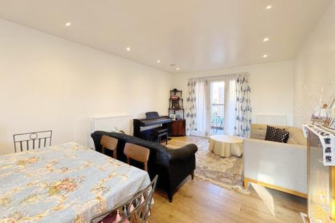 2 bedroom flat for sale, London N3