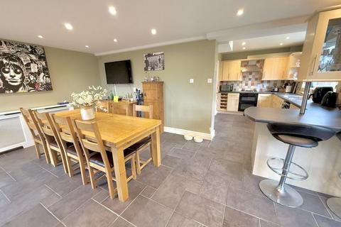 4 bedroom semi-detached house for sale, Jeans Way, Dunstable