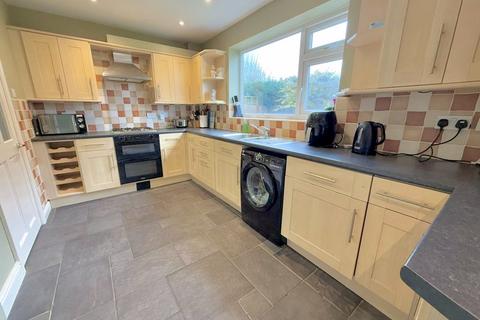 4 bedroom semi-detached house for sale, Jeans Way, Dunstable