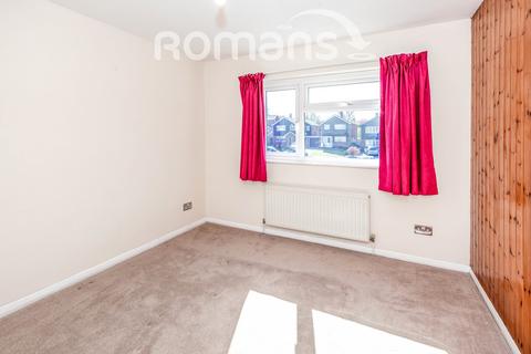 3 bedroom end of terrace house to rent, Derwent Drive