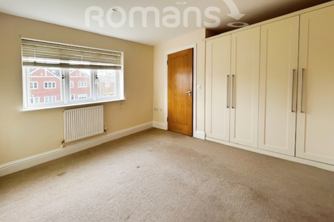 3 bedroom end of terrace house to rent, Willow Close