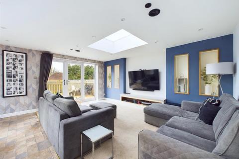 42 Beechcroft Road, Longlevens, Gloucester, GL2 9HF