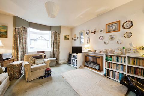 3 bedroom terraced house to rent, Vernon Avenue, Woodford, IG8