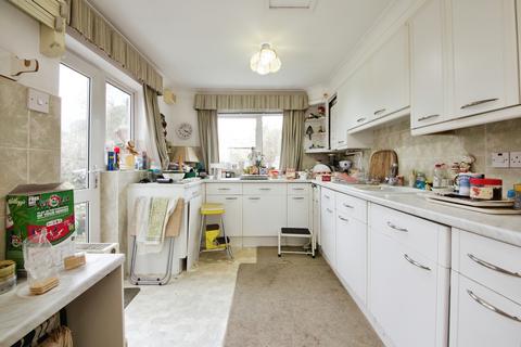 3 bedroom terraced house to rent, Vernon Avenue, Woodford, IG8