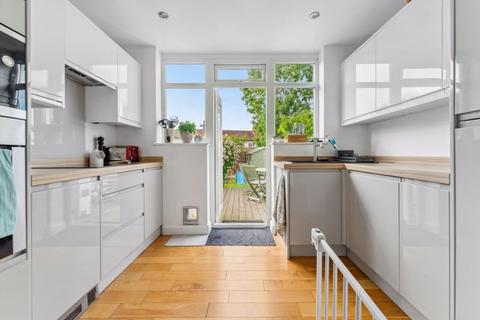 42 Merrilands Road, Worcester Park, KT4 8NX