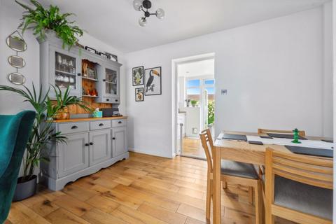 42 Merrilands Road, Worcester Park, KT4 8NX