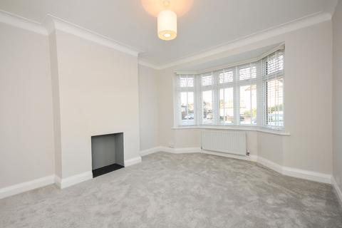 3 bedroom terraced house to rent, Rose Walk, West Wickham, BR4