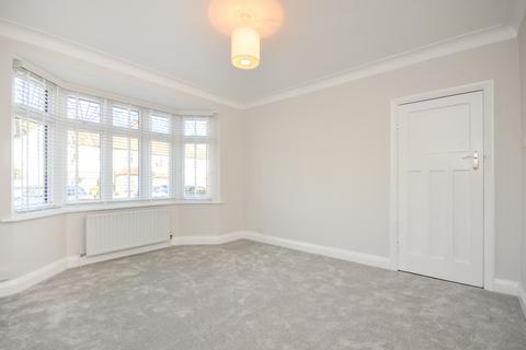 3 bedroom terraced house to rent, Rose Walk, West Wickham, BR4