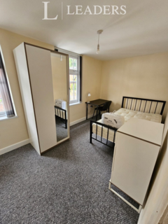 4 bedroom terraced house to rent, Friarswood Road; Newcastle; ST5