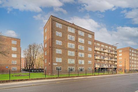 2 bedroom apartment for sale, Queensbridge Court, Queensbridge Road, London